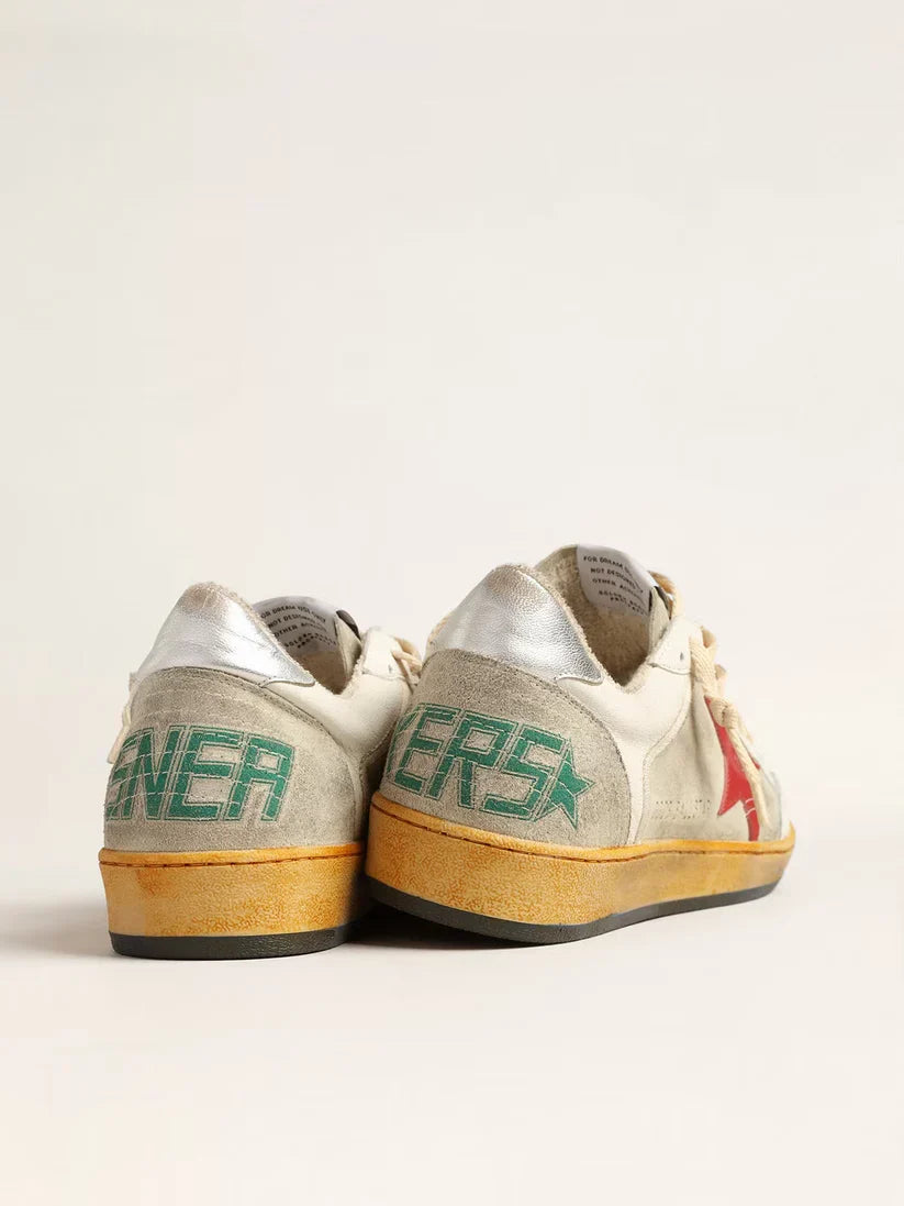 Ball Star in suede grigio con stella rossa e talloncino argento