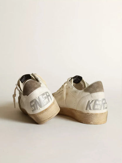 Sneaker Ball Star LTD in nappa bianca con stella e talloncino in suede color tortora