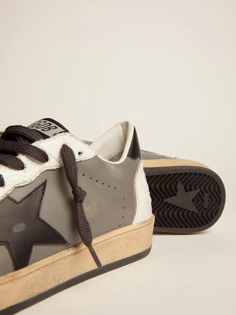 Ball Star in pelle grigia con stella e talloncino neri