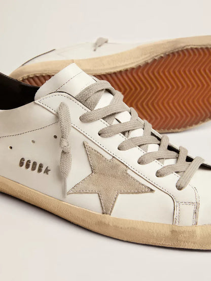 Super-Star con talloncino nero e metal studs lettering