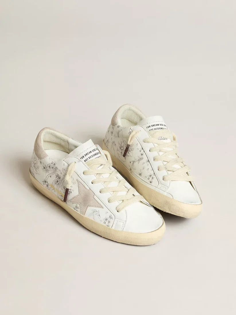 Super-Star LTD CNY in pelle bianca con scritte sulla tomaia