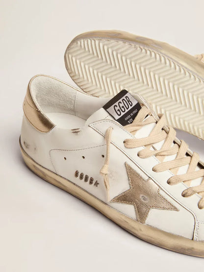 Super-Star con foxing sparkle dorato e lettering