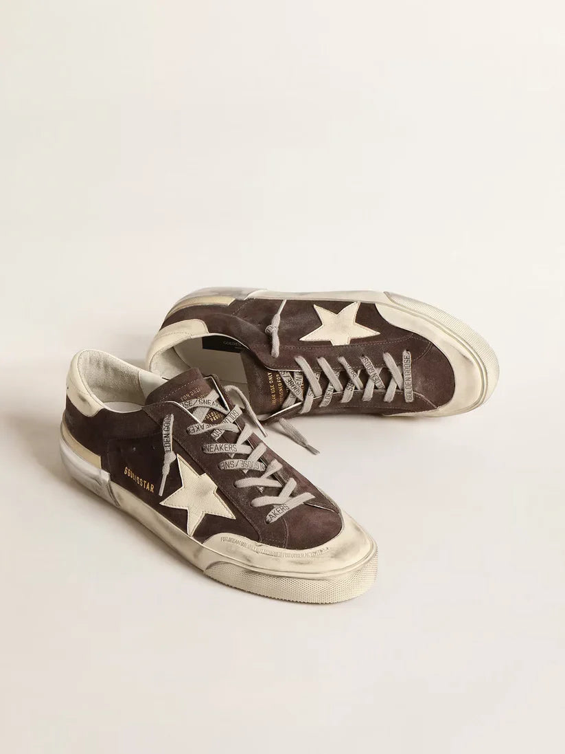 Super-Star in suede grigio con stella e talloncino in nappa écru
